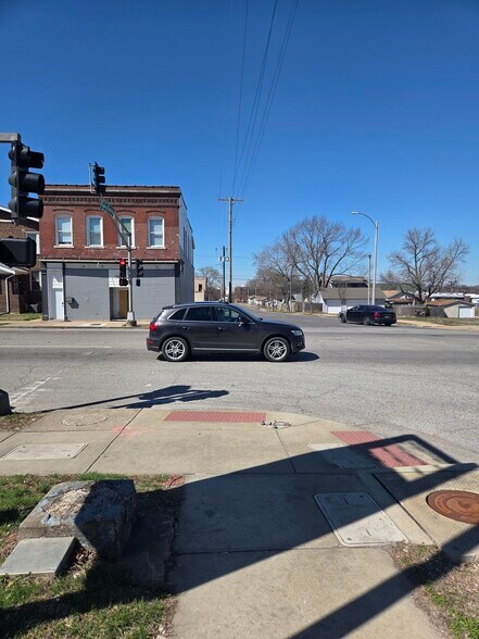 Primary Photo Of 8201 S Broadway, Saint Louis Office For Lease