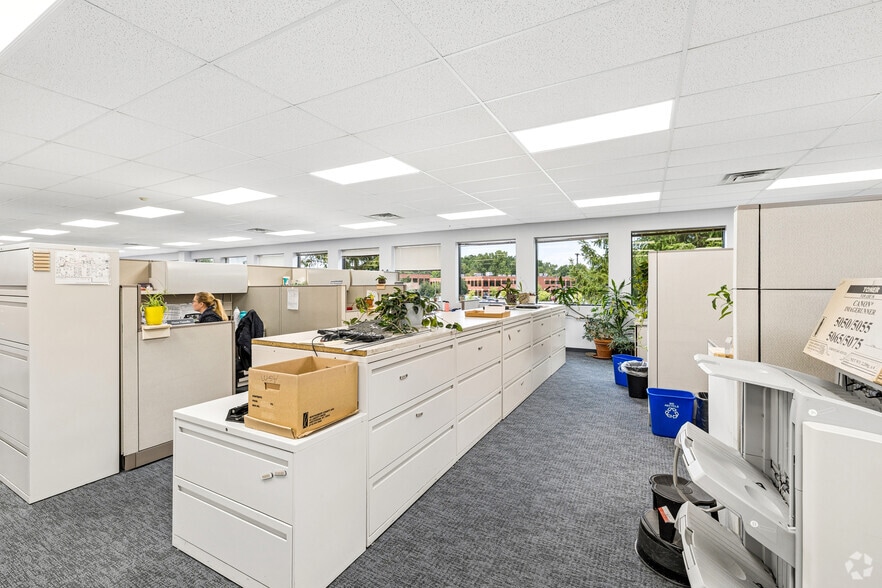 More Photos Of 10B Airline Dr, Albany Office For Sale
