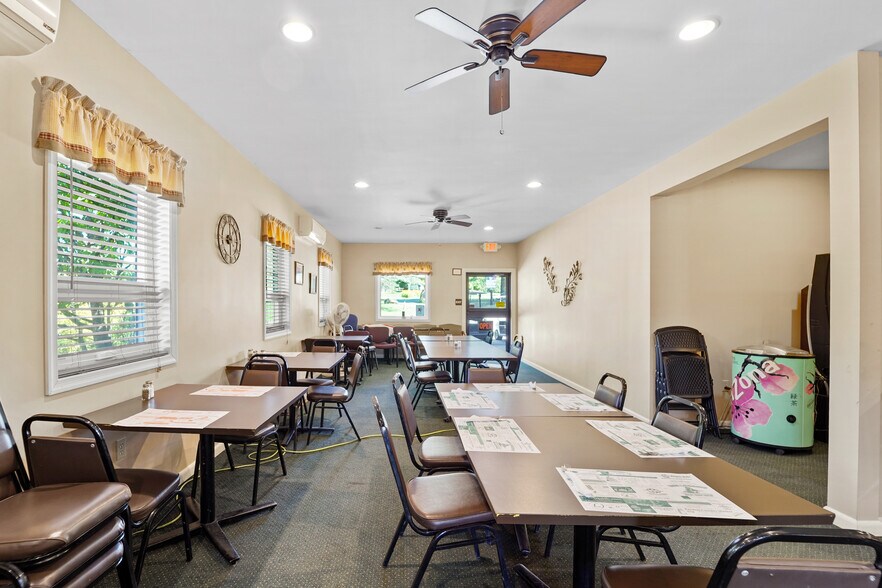 More Photos Of 60 Lake Lorain Rd, Poyntelle Restaurant For Sale
