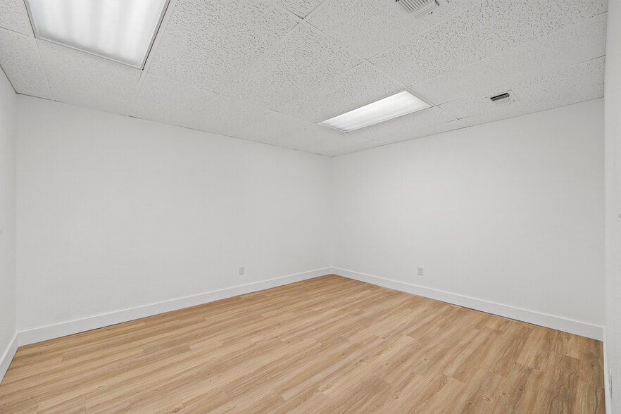 More Photos Of 5135 69th St, Lubbock Freestanding For Lease