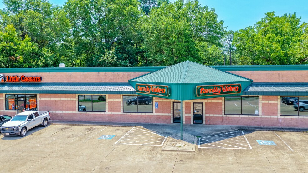 More Photos Of 2010 Lamar Ave, Paris General Retail For Lease