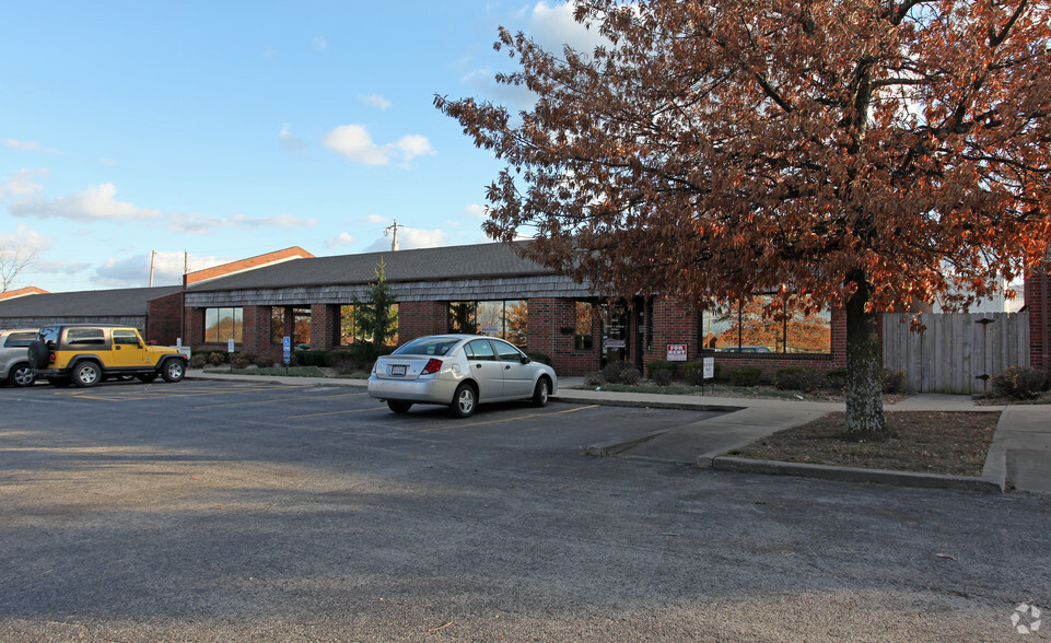 Primary Photo Of 1912-1918 NW Copper Oaks Cir, Blue Springs Office For Sale