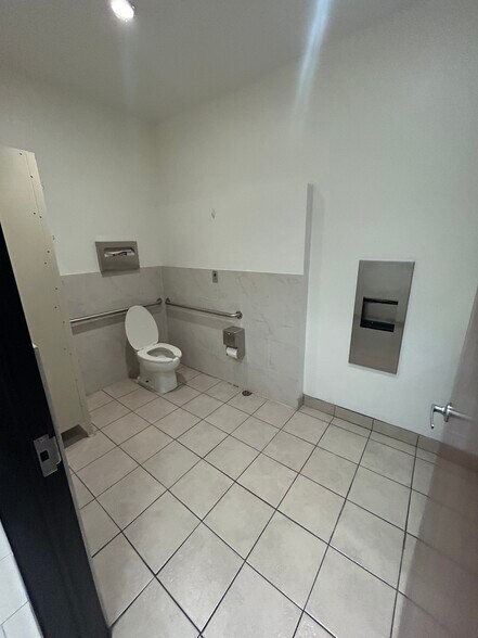 More Photos Of 50 N La Cienega Blvd, Beverly Hills Coworking Space