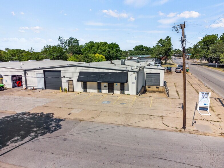 2337 Delante St, Haltom City, TX 76117 Showroom For Sale