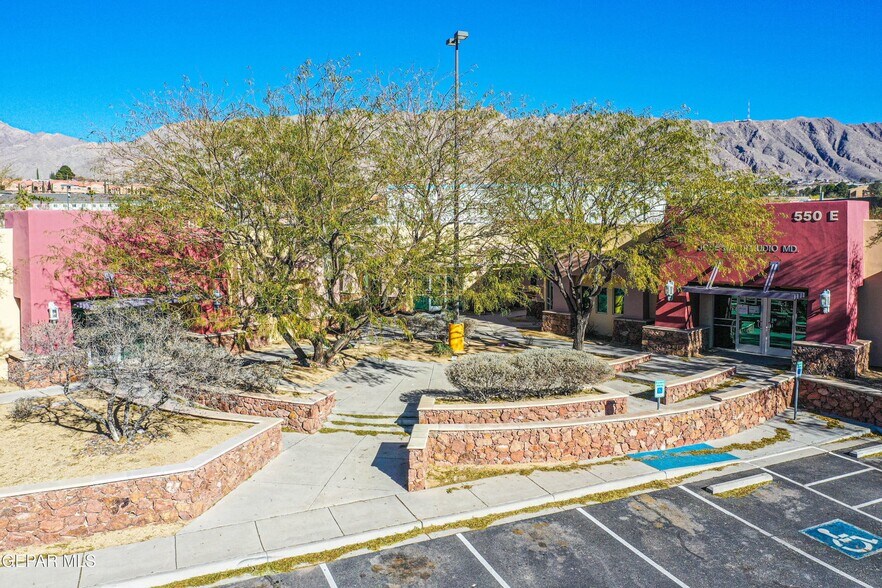 More Photos Of 550 S Mesa Hills Dr, El Paso Medical For Lease