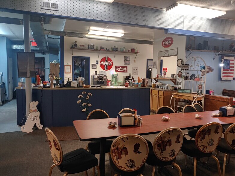 More Photos Of 833 Nemaha St, Humboldt Freestanding For Sale