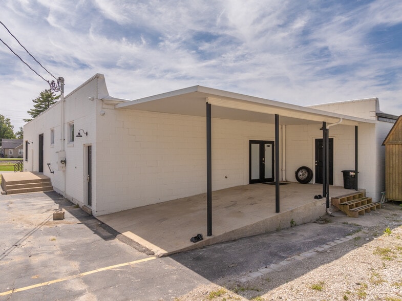 More Photos Of 107 Cherry St, Wright City Flex For Lease