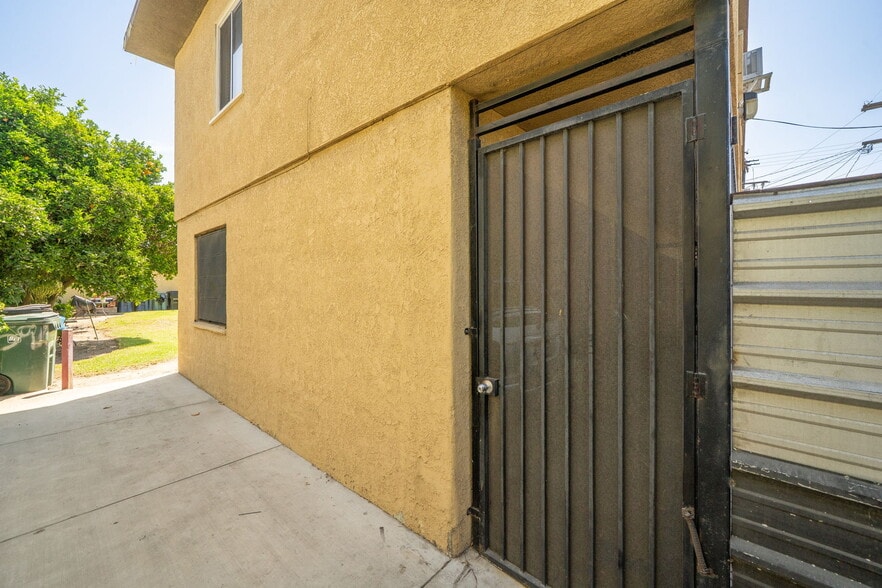 More Photos Of 5917 Converse Ave, Los Angeles Multifamily For Sale