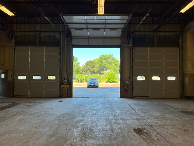 More Photos Of 2615 East Ave S, La Crosse Warehouse For Lease