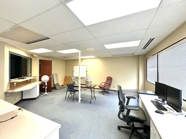 More Photos Of 901 Lincolnway, La Porte Medical For Sale