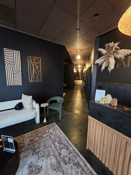 More Photos Of 511 E Balboa Blvd, Newport Beach Storefront Retail Residential For Lease