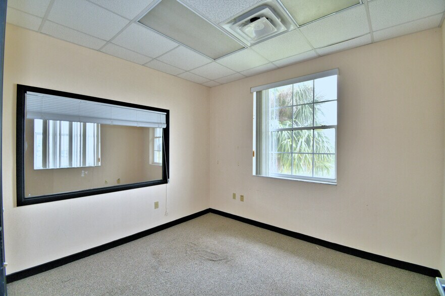 More Photos Of 43344 Highway 27, Davenport Coworking Space