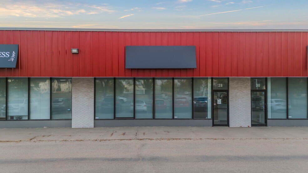 More Photos Of 20 Airport Rd NW, Edmonton Service For Lease