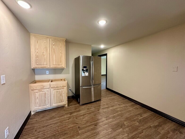 More Photos Of 3015 Burleson Blvd, Burleson Warehouse For Sale