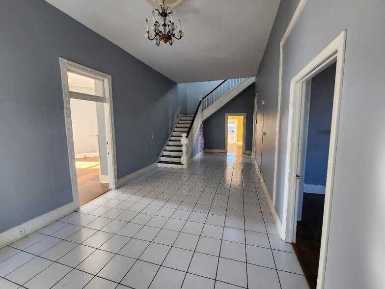 More Photos Of 432 E Main St, Gallatin Office Residential For Sale