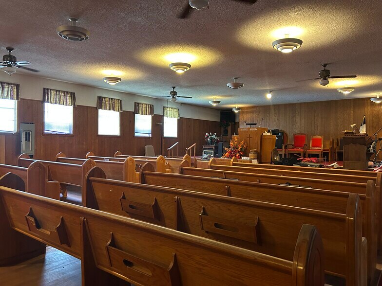 More Photos Of 1107 Spring St, Hot Springs Flex For Lease