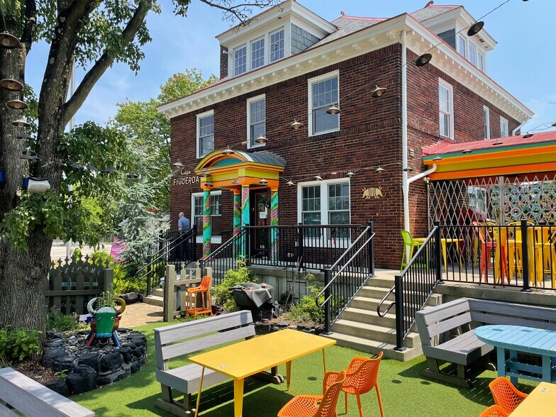 More Photos Of 6112 Montgomery Rd, Cincinnati Restaurant For Sale