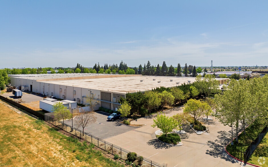 More Photos Of 105 Industrial Park Dr, Manteca Warehouse For Sale