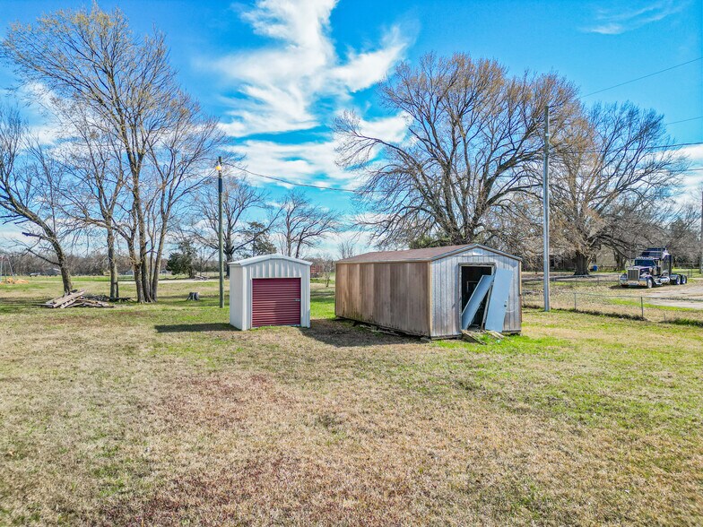 More Photos Of 214 N School St, Winfield Light Distribution For Sale