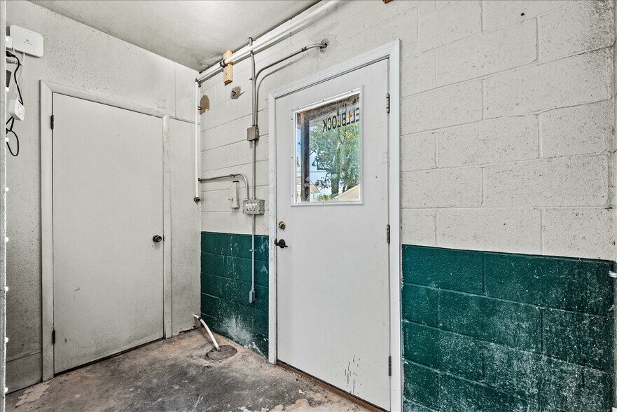 More Photos Of 10 Irving Ave N, Colonial Beach Apartments For Sale