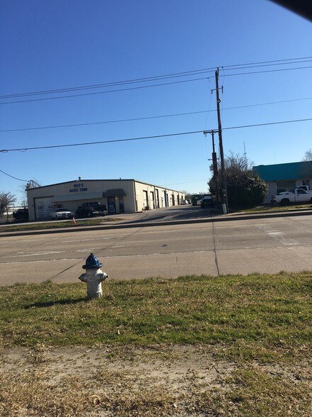 More Photos Of 11310 Plano Rd, Dallas Auto Repair For Lease