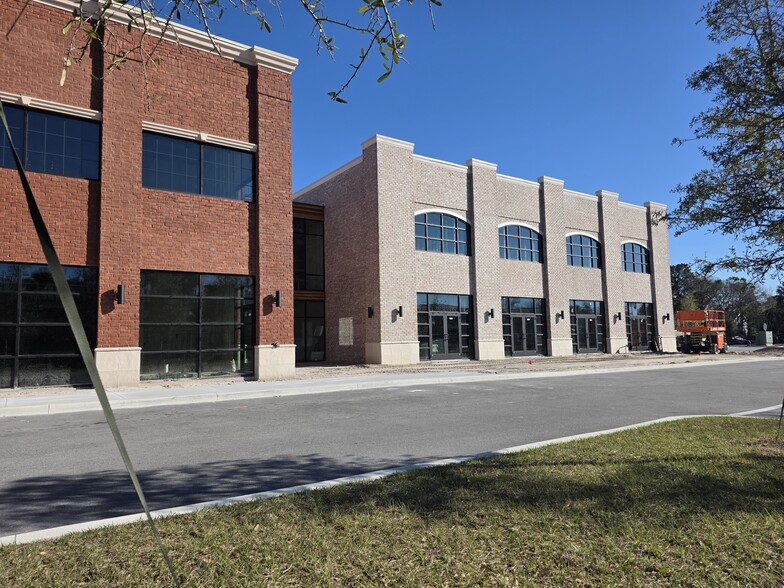 More Photos Of 425 S Woodland Blvd, Deland Office For Lease