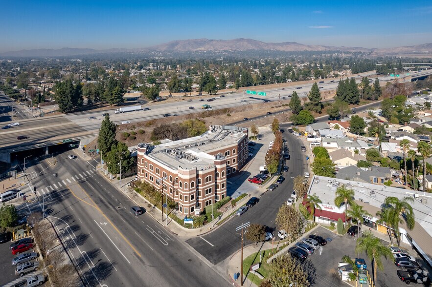 More Photos Of 15545 Devonshire St, Mission Hills Office For Lease