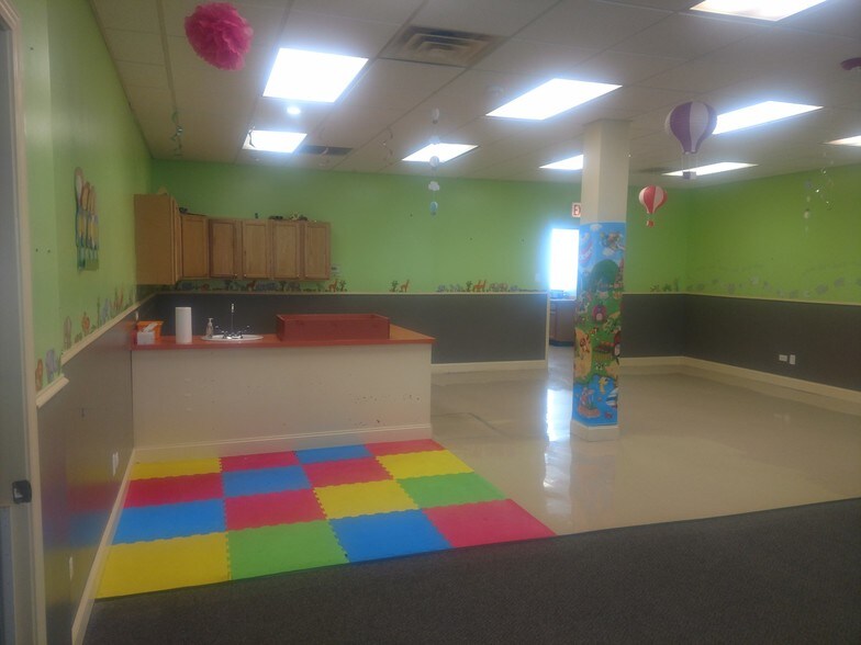 More Photos Of 5400-5406 W Devon Ave, Chicago Storefront Retail Office For Lease