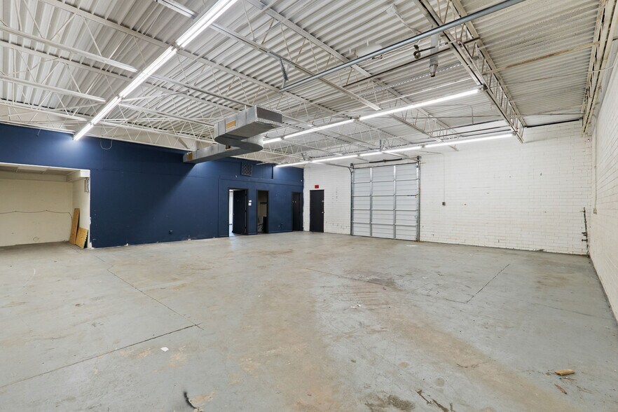 More Photos Of 1310 Headquarters Dr, Greensboro Showroom For Sale