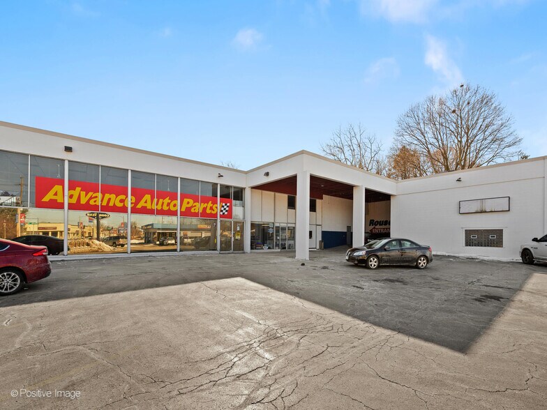 Primary Photo Of 211 S Milwaukee Ave, Libertyville Freestanding For Sale