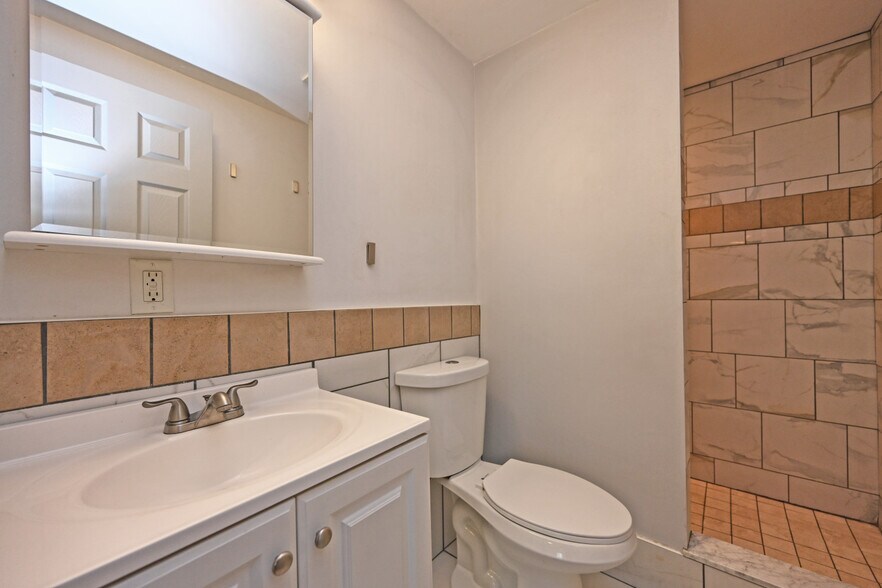 More Photos Of 226 E Clifton Ave, Cincinnati Apartments For Sale