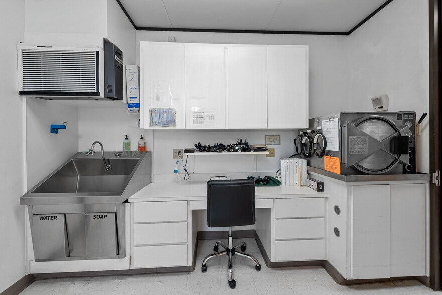 More Photos Of 630 W 34th St, Austin Medical For Lease