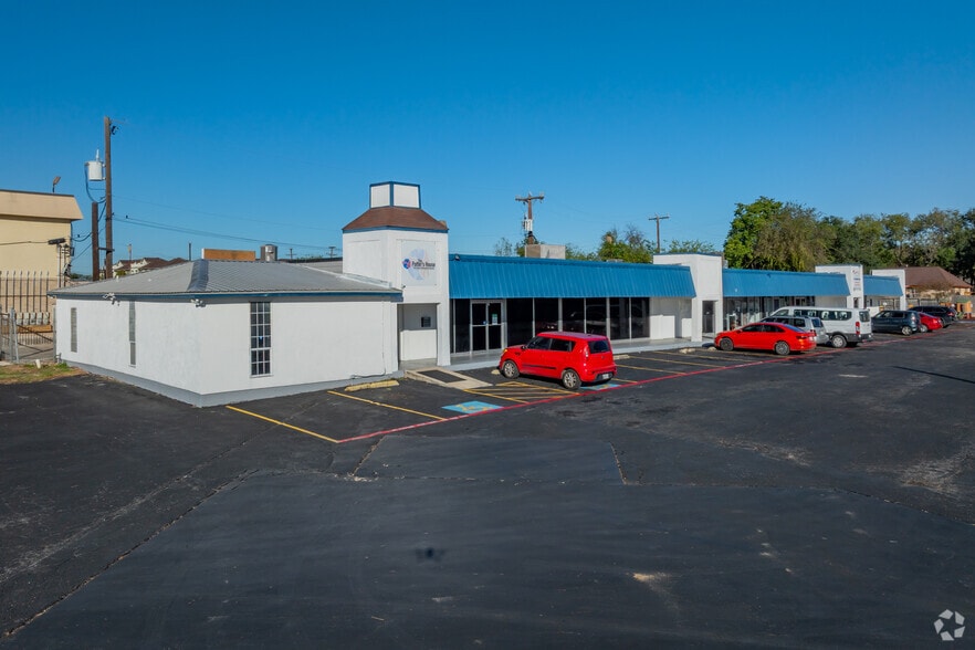 Primary Photo Of 4801-4809 Lakebend West Dr, San Antonio Freestanding For Sale