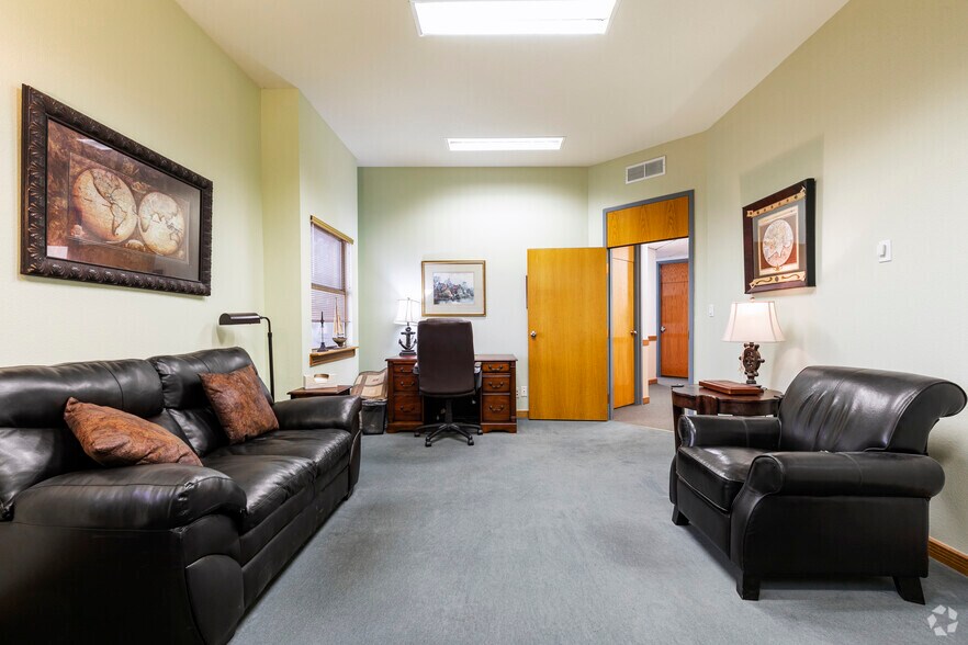 More Photos Of 1990 E Lohman Ave, Las Cruces Office For Lease