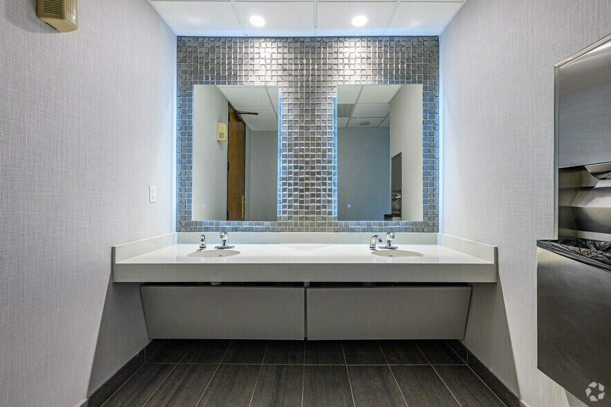 More Photos Of 12770 Coit Rd, Dallas Office For Lease