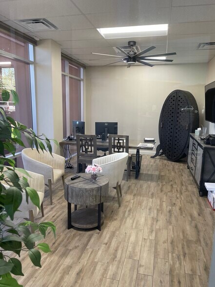 More Photos Of 16573 N 92nd St, Scottsdale Office For Lease