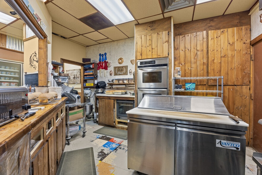 More Photos Of 320 Minter Ave, De Beque Convenience Store For Sale