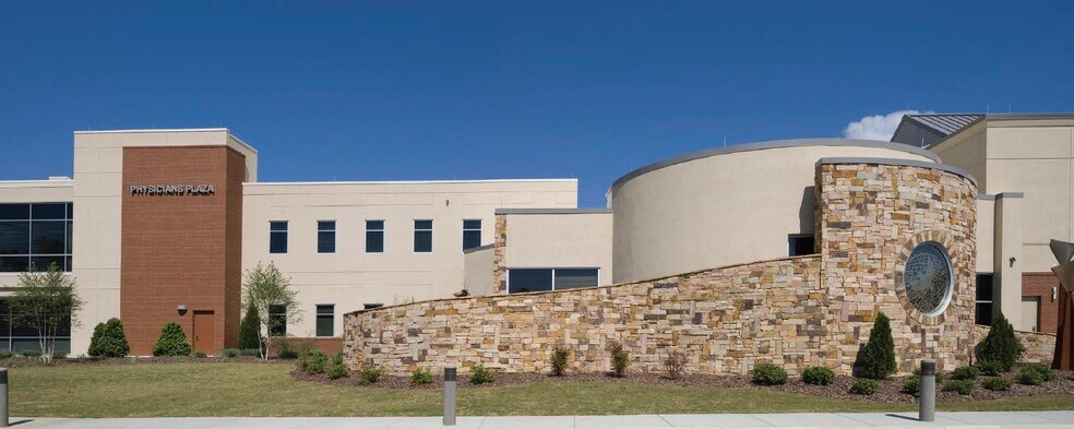 More Photos Of 7067 Veterans Pky, Pell City Medical For Lease