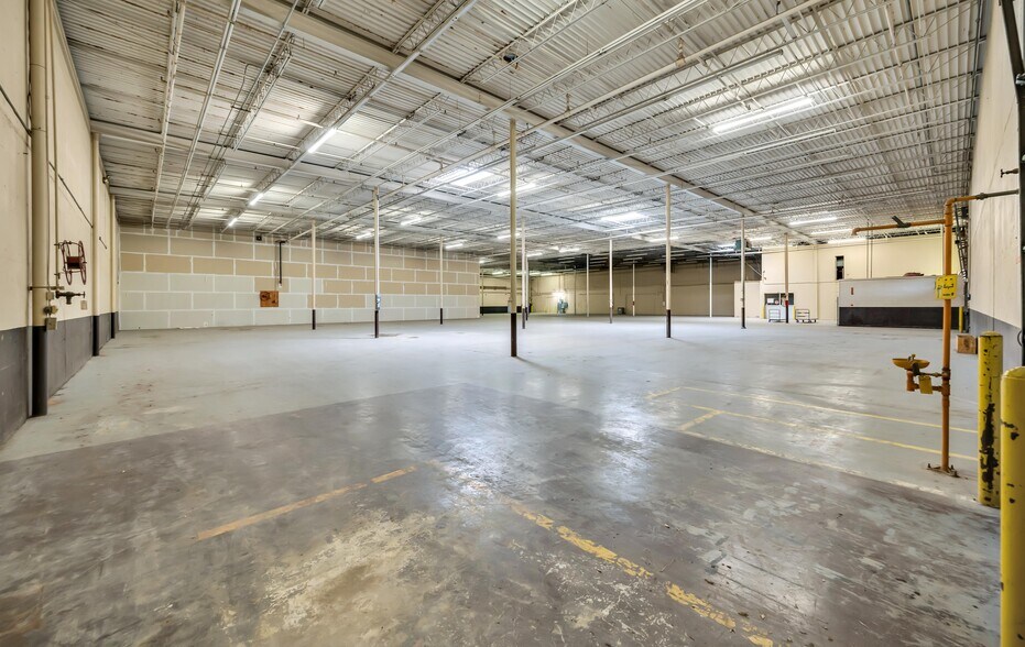 More Photos Of 701 W Loop 340, Waco Self Storage For Lease