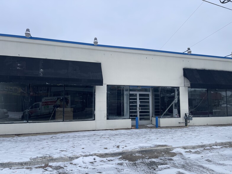 Primary Photo Of 1951 Eastern Ave SE, Grand Rapids Storefront For Sale