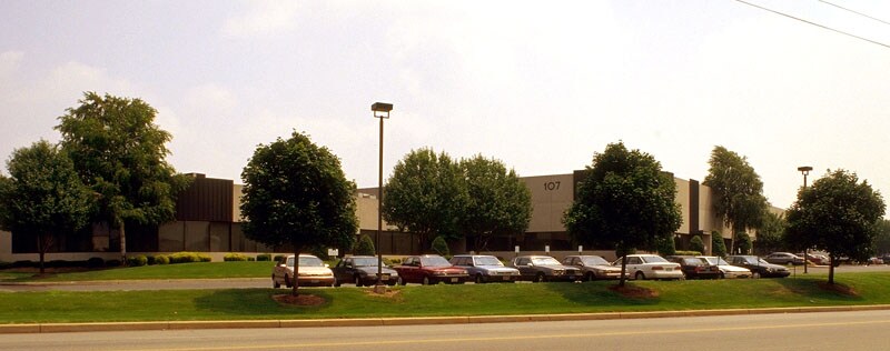 More Photos Of 33-45 Davis St, South Plainfield Warehouse For Lease