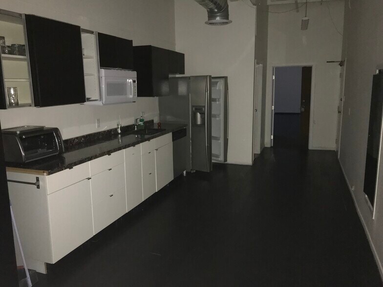 More Photos Of 1031 W Manchester Blvd, Inglewood Light Distribution For Lease