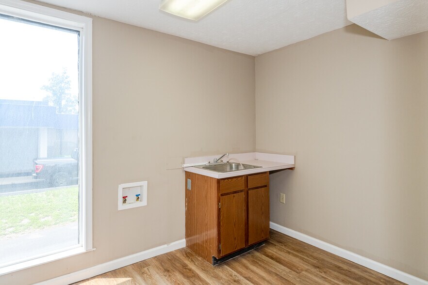 More Photos Of 6750 Brandt Pike, Huber Heights Medical For Sale