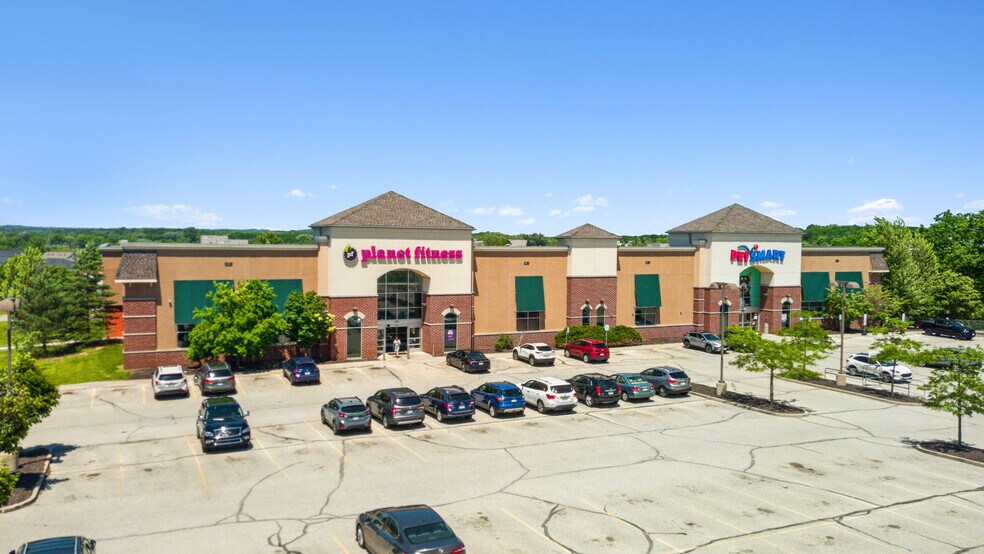 More Photos Of 1275 W Capitol Dr, Pewaukee General Retail For Sale