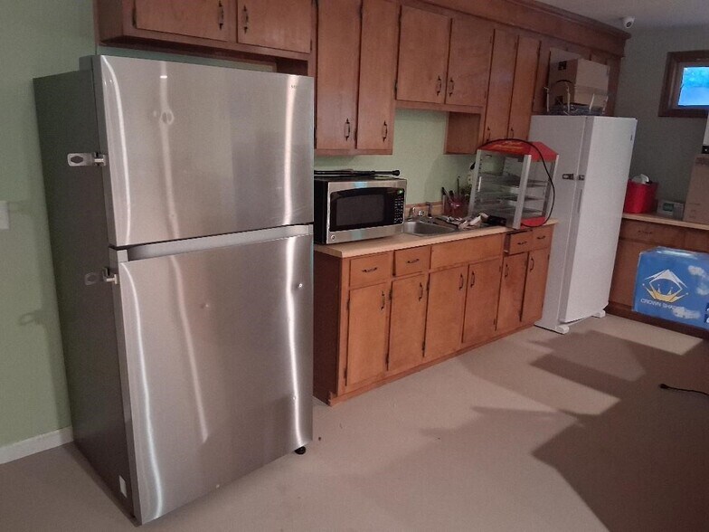 More Photos Of 712 Brooks Rd, Mauldin Swimming Pool For Sale