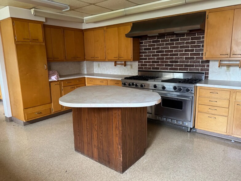 More Photos Of 89 E Genesee St, Auburn Flex For Sale