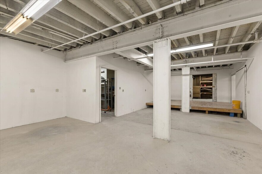 More Photos Of 181 S Whitfield St, Nazareth Office Residential For Sale
