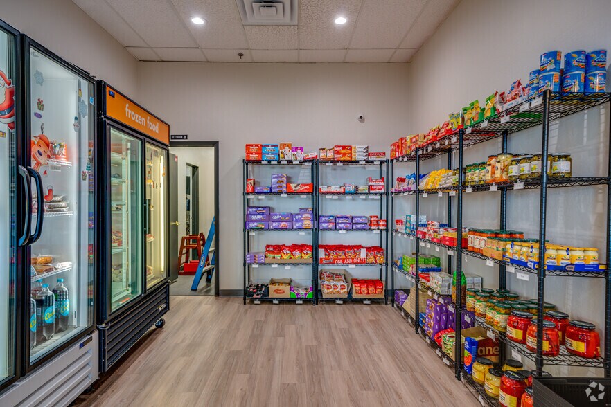 More Photos Of 21043 N Cave Creek Rd, Phoenix Storefront For Sale