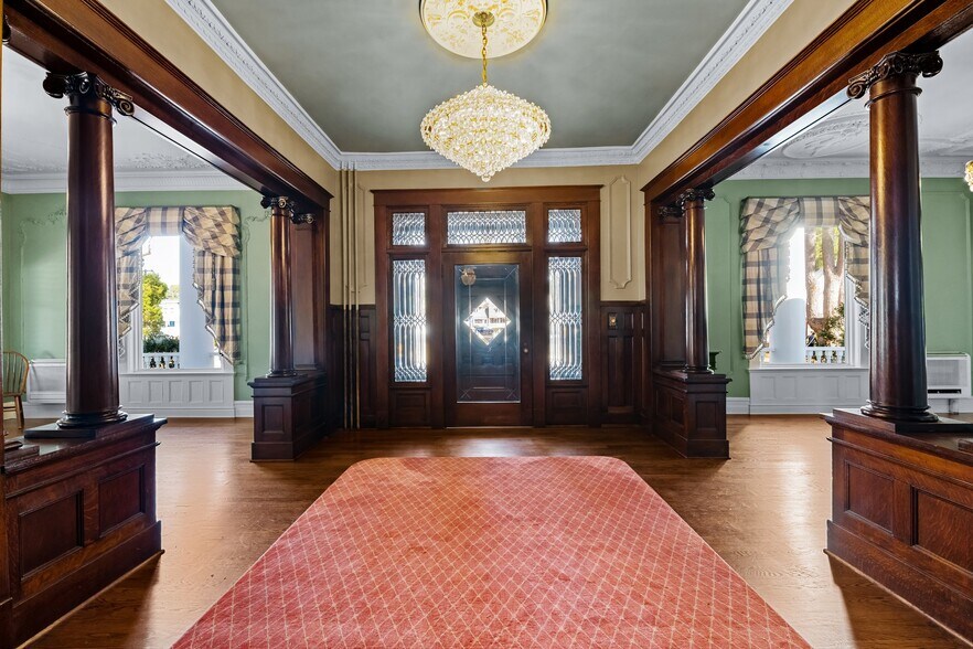 More Photos Of 738 E Main St, Belhaven Hotel For Sale