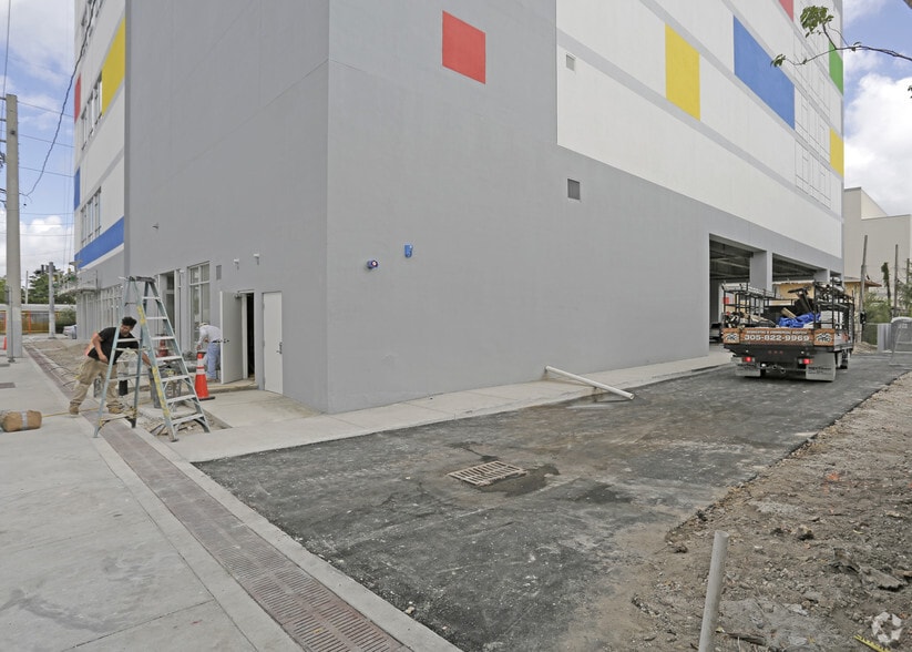 More Photos Of 490 NW 36th St, Miami Self Storage For Lease